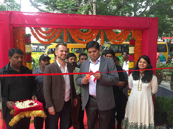 ಗ್ರೀನ್‌ಲೈಟ್ ಸೆಂಟರ್‌ಗೆ ಚಾಲನೆ