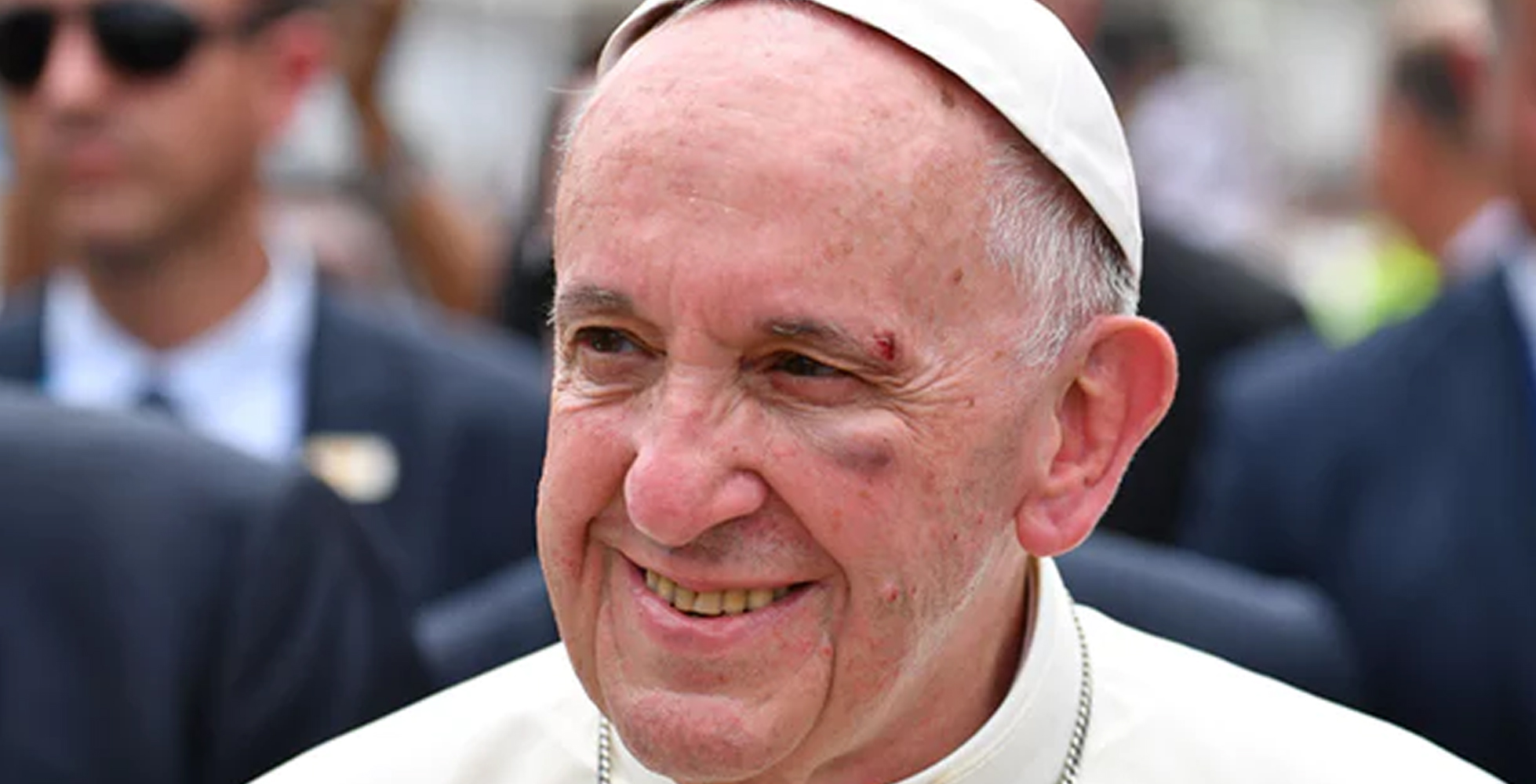 ಕೈಬೀಸುವಾಗ ಆಯತಪ್ಪಿದ ಪೋಪ್ ಫ್ರಾನ್ಸಿಸ್
