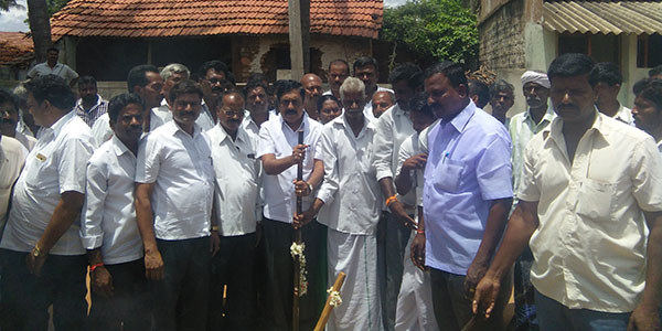 ಹನೂರು : ರಸ್ತೆ ಕಾಮಗಾರಿಗೆ ಚಾಲನೆ