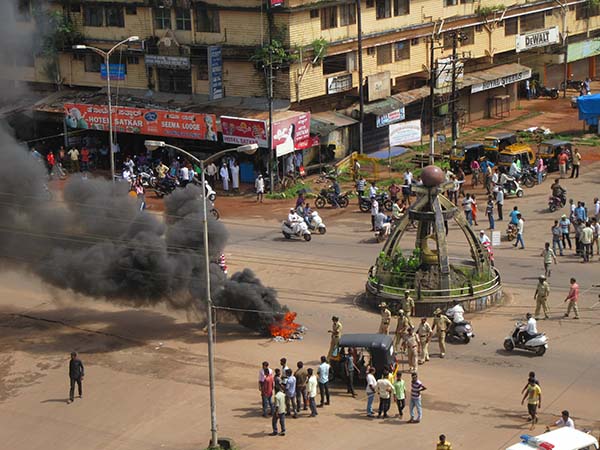 ಭಟ್ಕಳ: ದೊಂಬಿ, ಕಲ್ಲೆಸೆತ, ಪೊಲೀಸರ ಮೇಲೆ ಹಲ್ಲೆ ಸಂಬಂಧಿಸಿದಂತೆ 4 ಪ್ರಕರಣ ದಾಖಲು