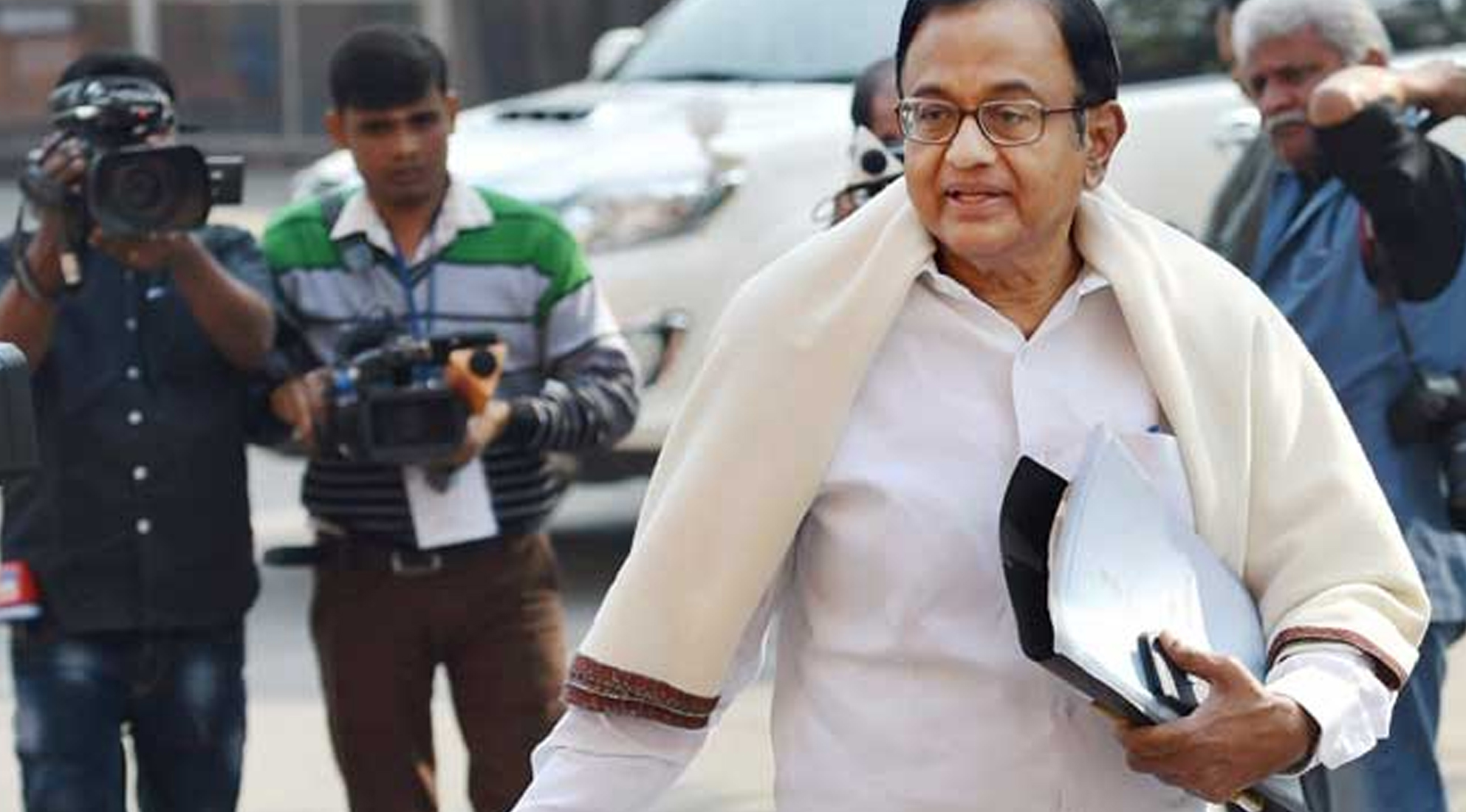 ‘ನನ್ನನ್ನು ಪ್ರಶ್ನಿಸಿ,ನನ್ನ ಮಗನಿಗೆ ಕಿರುಕುಳ ನೀಡಬೇಡಿ’: ಸಿಬಿಐ ಅಧಿಕಾರಿಗಳಿಗೆ ಚಿದಂಬರಂ