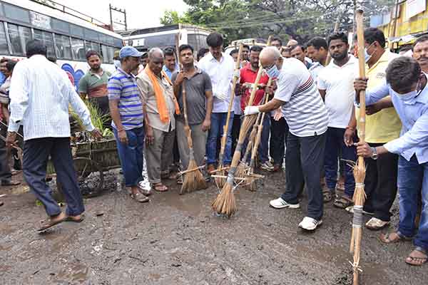 ನರೇಂದ್ರ ಮೋದಿ ಜನ್ಮ ದಿನಾಚರಣೆ:  ಬಿಜೆಪಿಯಿಂದ ಸ್ವಚ್ಛತಾ ಕಾರ್ಯ