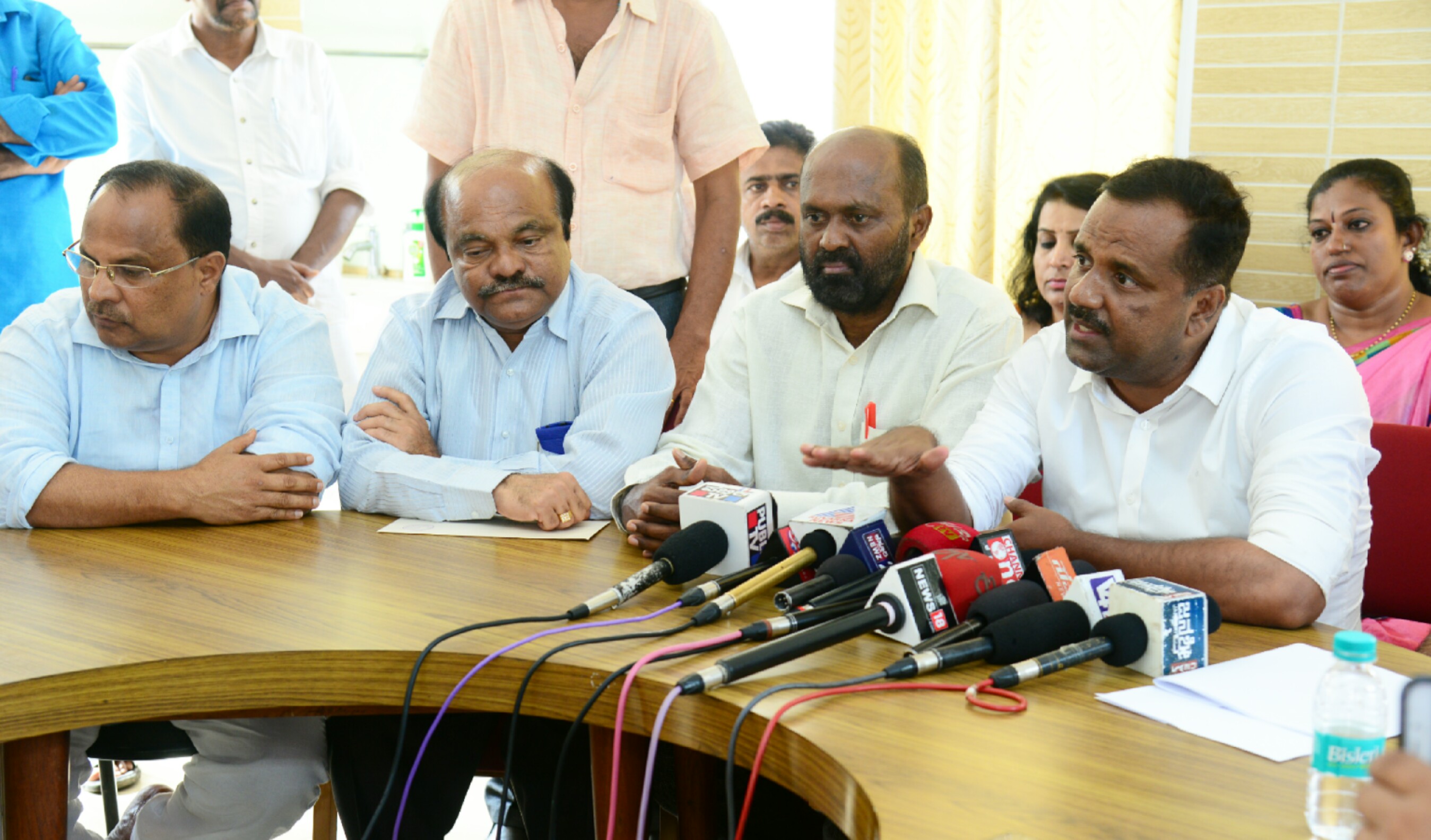 ಬಿಜೆಪಿ ಯುವಮೋರ್ಚಾದ ಬೈಕ್ ರ‍್ಯಾಲಿ ಕೈಬಿಡಲು ಸಚಿವ ಖಾದರ್ ಒತ್ತಾಯ