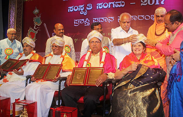 ಸಾಧಕರನ್ನು ಪ್ರೋತ್ಸಾಹಿಸುವುದು ನಾಗರಿಕ ಸಮಾಜದ ಕರ್ತವ್ಯ: ಯಡಿಯೂರಪ್ಪ