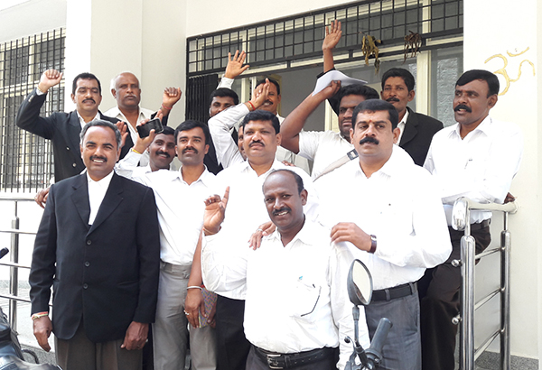 ಸುಪ್ರೀಂ ಕೋರ್ಟ್ ನ ಆದೇಶ ಖಂಡಿಸಿ ವಕೀಲರ ಪ್ರತಿಭಟನೆ