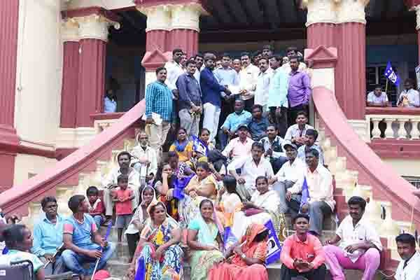 ಮೂಲ ಸೌಕರ್ಯ ಕಲ್ಪಿಸಲು ಆಗ್ರಹಿಸಿ ದಸಂಸ ಧರಣಿ