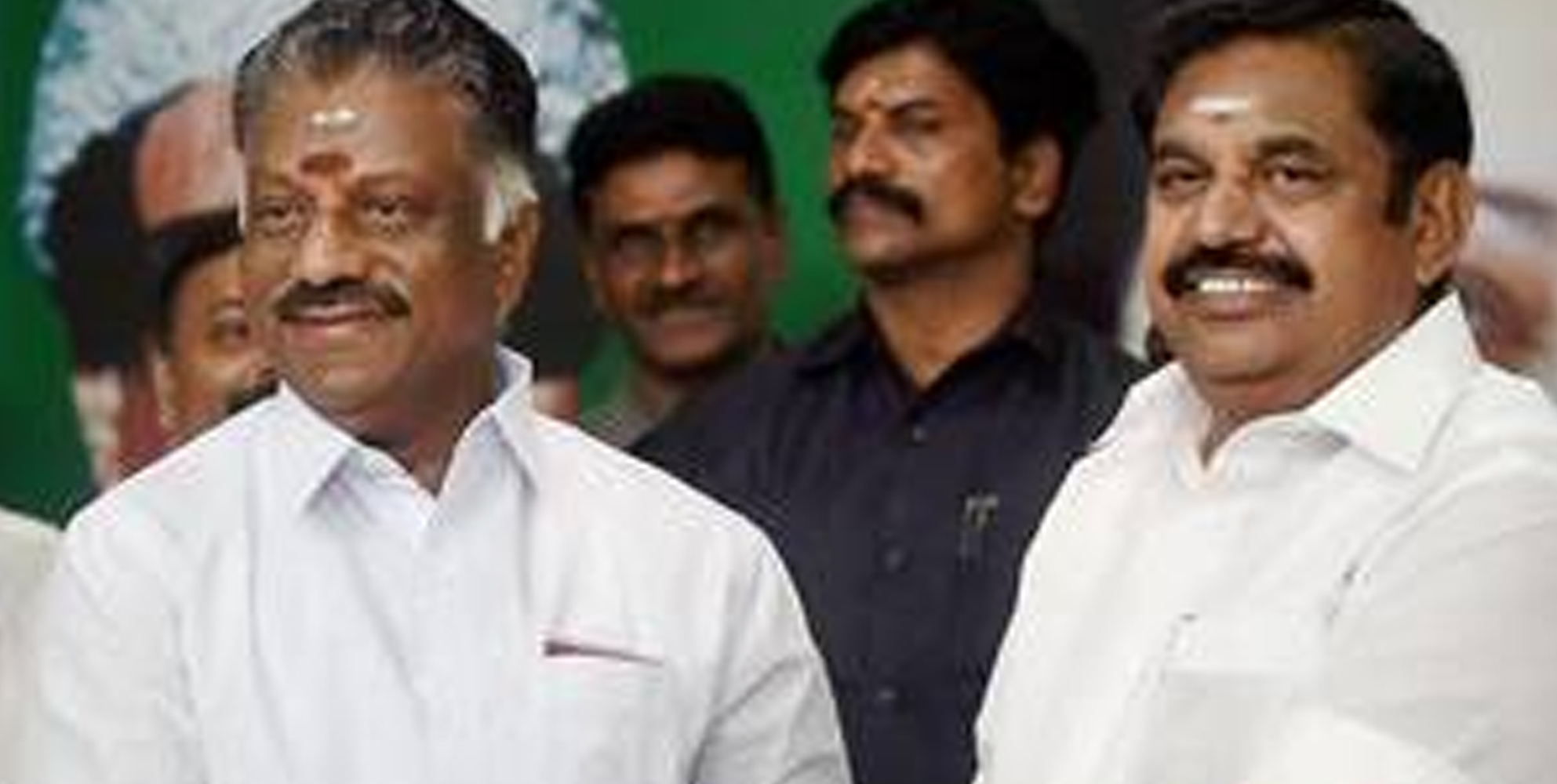 ಎಐಎಡಿಎಂಕೆಯ ಉಭಯ ಬಣಗಳ ವಿಲೀನ,ಶಶಿಕಲಾ ಉಚ್ಚಾಟನೆ ಕುರಿತು ಚು.ಆಯೋಗಕ್ಕೆ ಮಾಹಿತಿ ಸಲ್ಲಿಕೆ