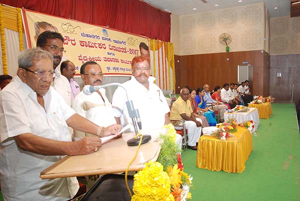 ನಗರ ಸ್ಮಾರ್ಟ್ ಆದಂತೆ ಪೌರ ಕಾರ್ಮಿಕರು ಸ್ಮಾರ್ಟ್ ಆಗಬೇಕು: ಶಾಸಕ ಶಾಮನೂರು ಶಿವಶಂಕರಪ್ಪ