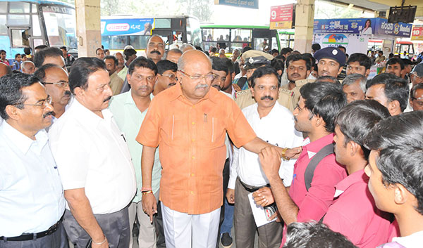 ಪರವಾನಿಗೆ ಪಡೆಯದ ಬಸ್ ಗಳಿಗೆ ಶಿಸ್ತು ಕ್ರಮ: ಸಾರಿಗೆ ಸಚಿವ ರೇವಣ್ಣ