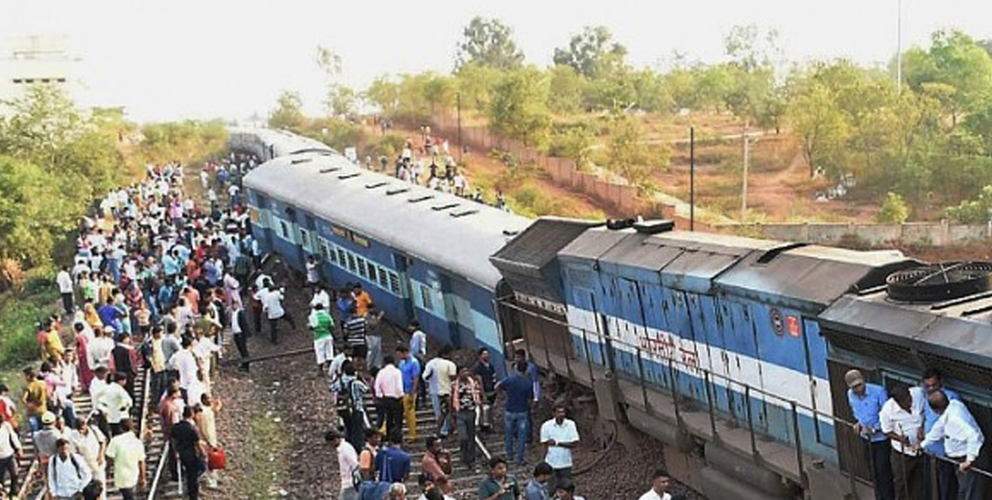 ಆಗ್ರಾದಲ್ಲಿ ಹಳಿ ತಪ್ಪಿದ ಪ್ಯಾಸೆಂಜರ್ ರೈಲು