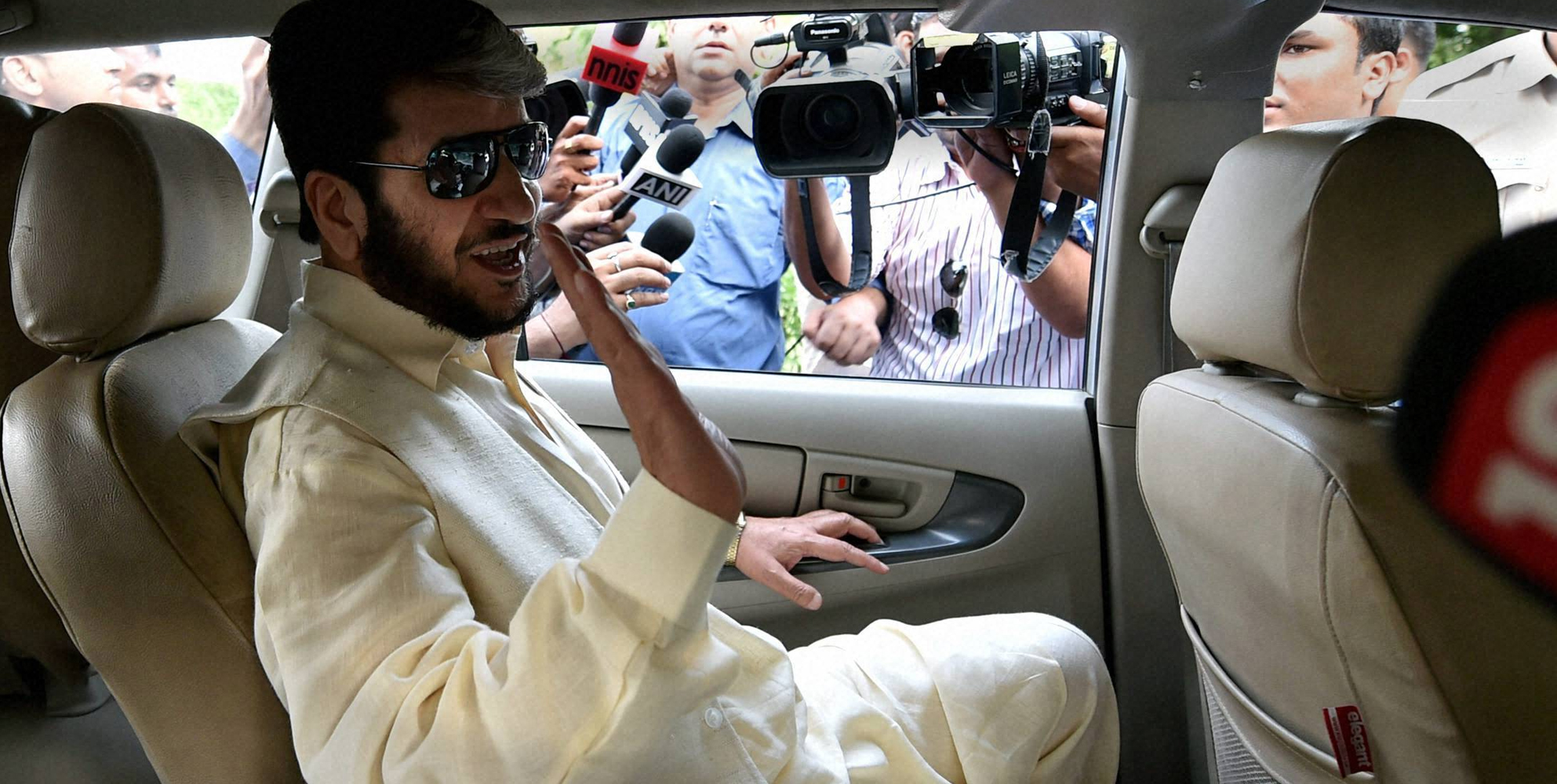 ಹಾಫೀಝ್ ಸಯೀದ್, ಪಾಕಿಸ್ತಾನ ಹವಾಲಾ ನಿರ್ವಾಹಕರೊಂದಿಗೆ ಸಂಪರ್ಕ ಒಪ್ಪಿಕೊಂಡ ಪತ್ಯೇಕತಾವಾದಿ ನಾಯಕ ಶಬೀರ್ ಶಾ