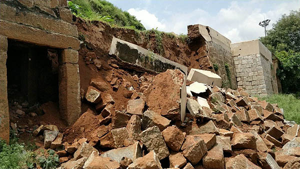 ಭಾರೀ ಮಳೆಗೆ ಟಿಪ್ಪು ಕಾಲದ ಕೋಟೆ ಕುಸಿತ