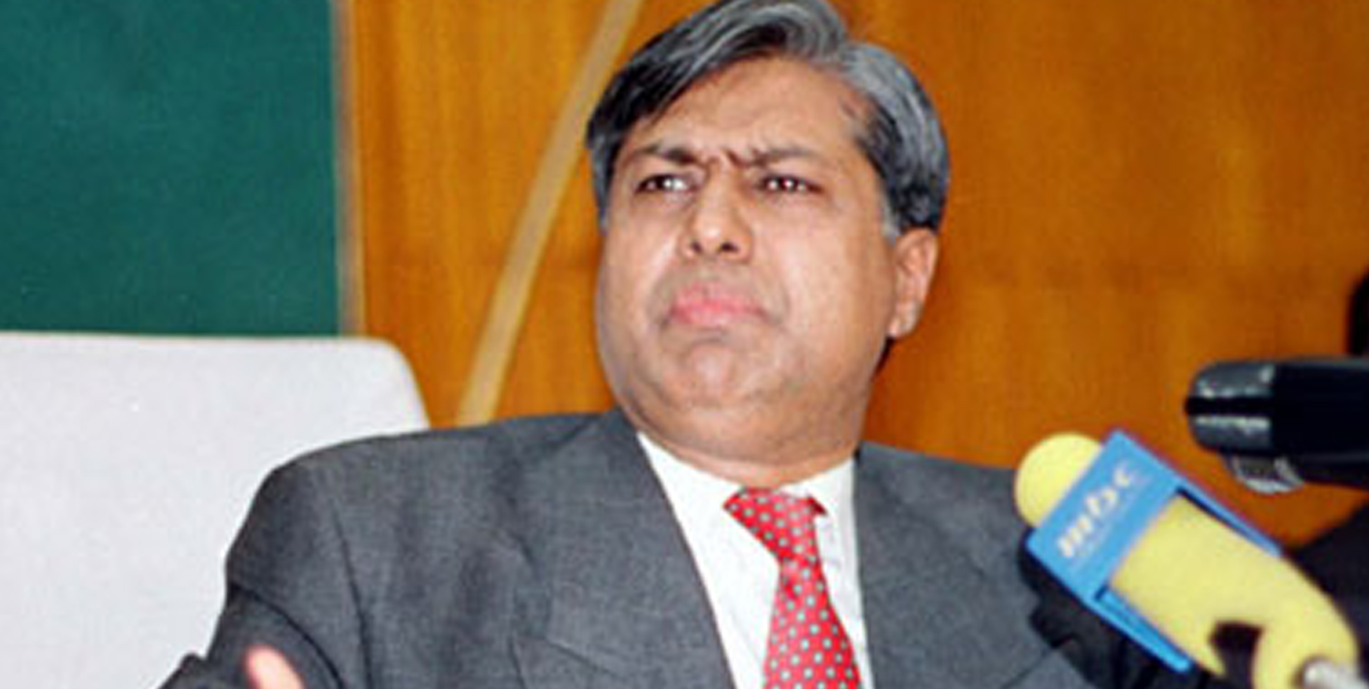 ಪಾಕ್ ಹಣಕಾಸು ಸಚಿವ ವಿರುದ್ಧ ದೋಷಾರೋಪ