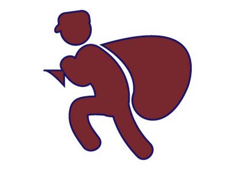 ದೇವಸ್ಥಾನದಿಂದ ಕದ್ದ ಹುಂಡಿಯನ್ನು ನಡುರಸ್ತೆಯಲ್ಲಿಯೇ ಬಿಟ್ಟು ಹೋದ ಕಳ್ಳರು !