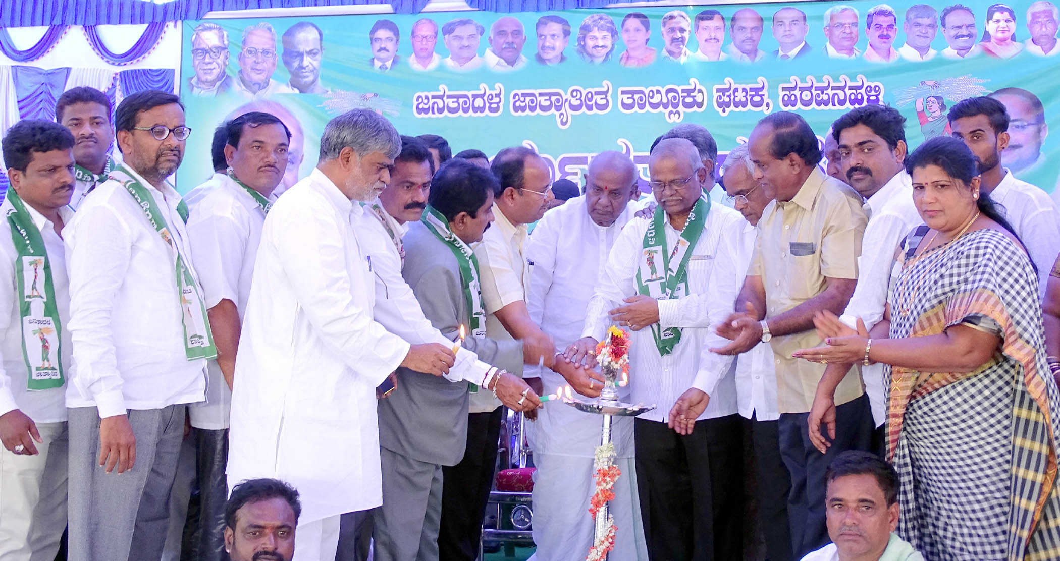 ಬಿಜೆಪಿ, ಕಾಂಗ್ರೆಸ್ ರಾಜ್ಯದಲ್ಲಿ ಕೋಮುಗಲಭೆ ಮಾಡುವ ಮೂಲಕ ಜಾತಿ ರಾಜಕೀಯ ಮಾಡುತ್ತಿವೆ :ದೇವೇಗೌಡ