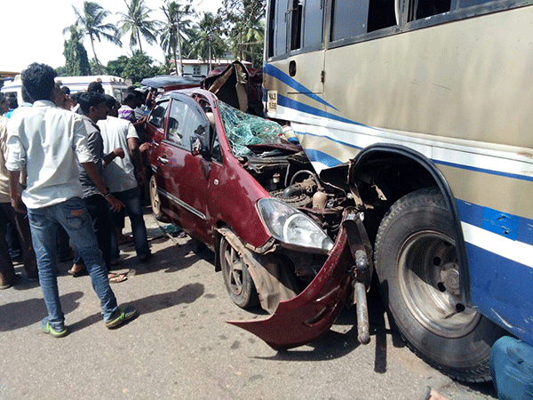 ಬಸ್- ಕಾರು ನಡುವೆ ಅಪಘಾತ: ಓರ್ವ ಮೃತ್ಯು, ಏಳು ಮಂದಿಗೆ ಗಾಯ