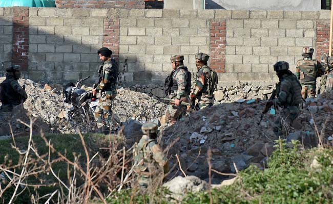 ಗ್ರೆನೇಡ್ ಎಸೆದ ಉಗ್ರರು: ನಾಲ್ವರು ಜವಾನರಿಗೆ ಗಾಯ