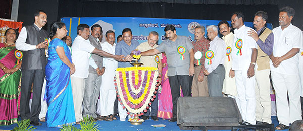 ಮಕ್ಕಳಿಗೆ ಪಠ್ಯದ ಜತೆಗೆ ಪರಿಶ್ರಮದ ಪಾಠ ಕಲಿಸಿ: ಶಾಸಕ ರಫೀಕ್ ಅಹ್ಮದ್