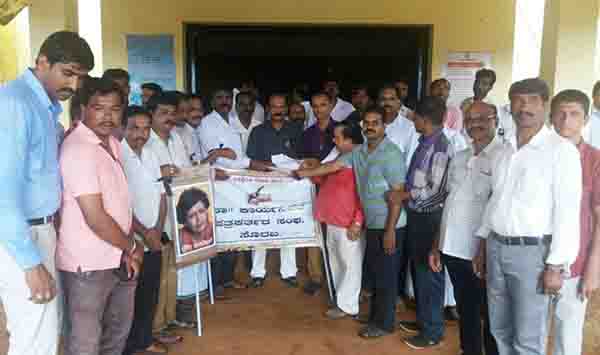 ಗೌರಿ ಲಂಕೇಶ್‍ ಹತ್ಯೆ: ಹಂತಕರನ್ನು ಬಂಧಿಸುವಂತೆ ತಾಲೂಕು ಕಾರ್ಯನಿರತ ಪತ್ರಕರ್ತರ ಸಂಘ ಆಗ್ರಹ