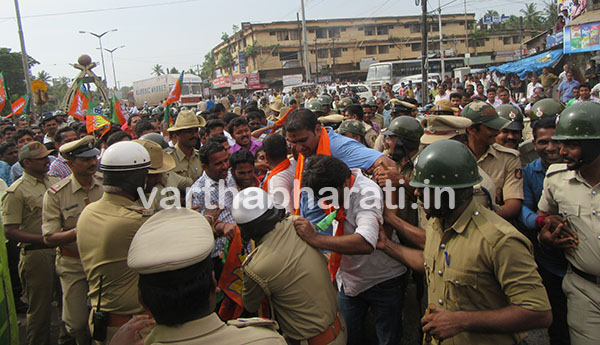 ಭಟ್ಕಳ; ಬಿಜೆಪಿ ಬೈಕ್ ರ‍್ಯಾಲಿಗೆ ಪೊಲೀಸರಿಂದ ತಡೆ