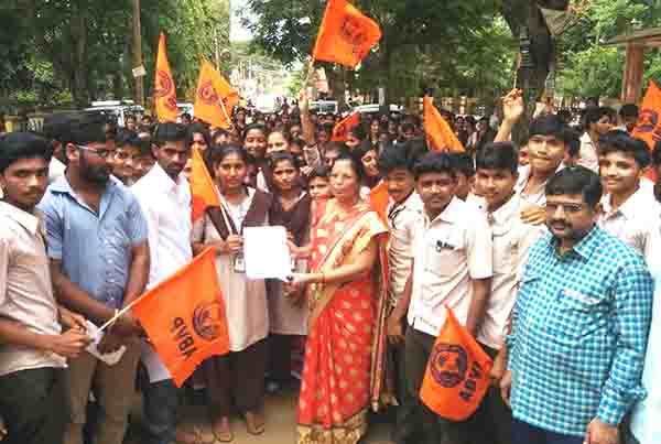 ಸರಕಾರದ ಅವೈಜ್ಞಾನಿಕ ಶಿಕ್ಷಣ ನೀತಿಯಿಂದ ವಿದ್ಯಾರ್ಥಿಗಳು ತೊಂದರೆಗೀಡಾಗಿದ್ದಾರೆ: ಪ್ರವೀಣ ಬೆಣ್ಣೆ