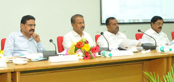 ಬ್ಯಾಂಕ್ ಸಾಲ ಸೌಲಭ್ಯಗಳಿಗೆ ವಿಳಂಬ ಮಾಡದಿರಲು ಜಿಲ್ಲಾ ಉಸ್ತುವಾರಿ ಸಚಿವ ತಾಕೀತು