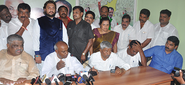 ​ರಾಜ್ಯ ಸರಕಾರದ ವೈಫಲ್ಯಕ್ಕೆ ದೇವೇಗೌಡ ಕಿಡಿ