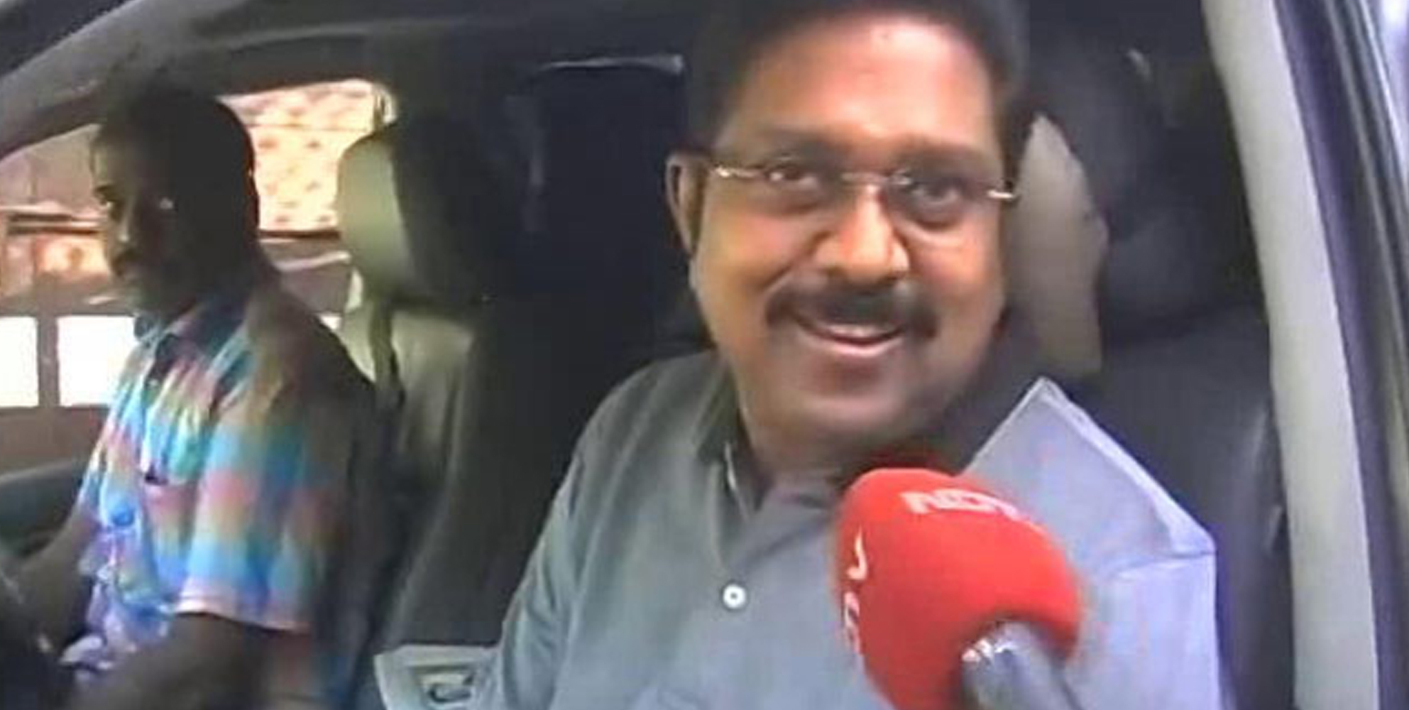 ತ.ನಾ.ರಾಜ್ಯಪಾಲರನ್ನು ಭೇಟಿಯಾದ ದಿನಕರನ್: ಮುಖ್ಯಮಂತ್ರಿ ಕೆ.ಪಳನಿಸ್ವಾಮಿ ವಜಾಕ್ಕೆ ಆಗ್ರಹ