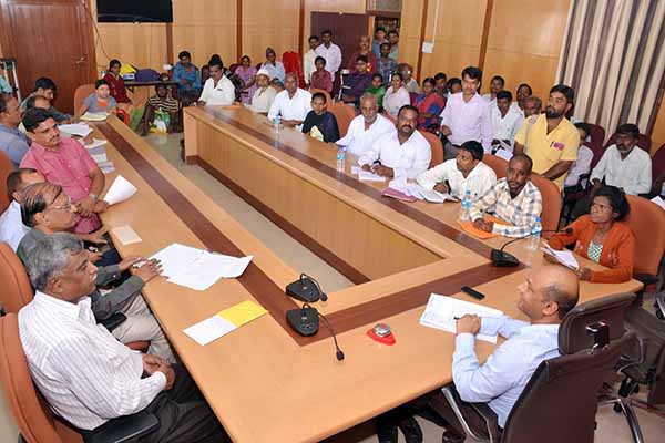 ನಕಲಿ ಪ್ರಮಾಣ ಪತ್ರ ನೀಡಿ ಮಾಸಾಶನ ಪಡೆದರೆ ಕಠಿಣ ಕ್ರಮ: ಜಿಲ್ಲಾಧಿಕಾರಿ ಡಿ.ಎಸ್.ರಮೇಶ್