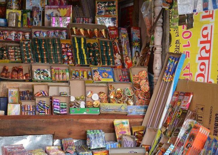 ದಿಲ್ಲಿಯಲ್ಲಿ ಪಟಾಕಿ ನಿಷೇಧ: ಸುಪ್ರೀಂ ಕೋರ್ಟ್ ಮೆಟ್ಟಿಲೇರಿದ ಪಟಾಕಿ ಮಾರಾಟಗಾರರು