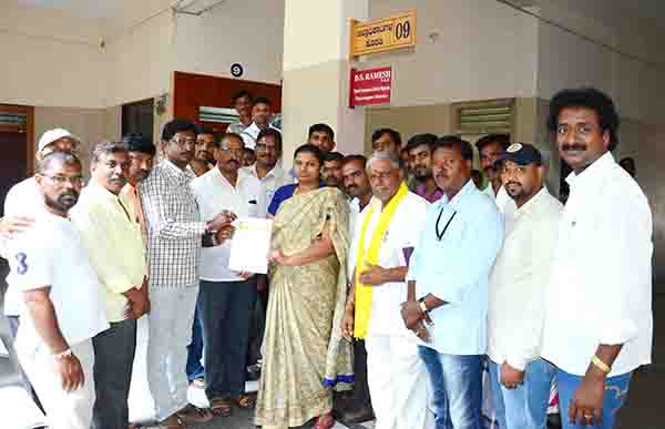 ದಾವಣಗೆರೆ: ಕುರುಬ ಸಮುದಾಯವನ್ನು ಪರಿಶಿಷ್ಟ ಪಟ್ಟಿಗೆ ಸೇರಿಸುವಂತೆ ಒತ್ತಾಯಿಸಿ ಮನವಿ