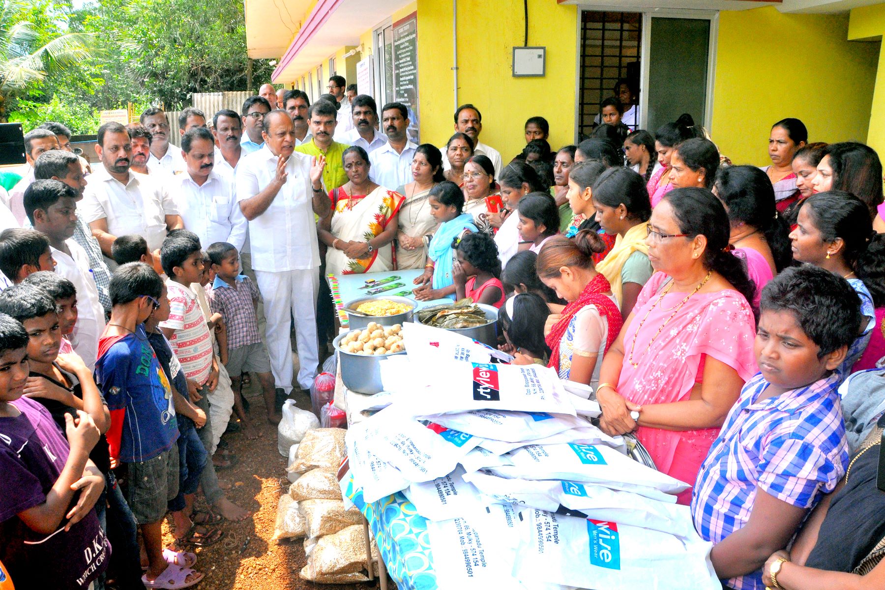 ಕಾಪು ಕಾಂಗ್ರೆಸ್‌ನಿಂದ ವಿಶ್ವಾಸದ ಮನೆಯಲ್ಲಿ ದೀಪಾವಳಿ ಆಚರಣೆ