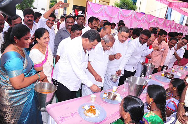 ಗರ್ಭಿಣಿ, ಬಾಣಂತಿಯರಿಗೆ ಪೌಷ್ಟಿಕಾಂಶ ಆಹಾರದ ಕೊರತೆ ನೀಗಿಸುವಲ್ಲಿ ಮಾತೃಪೂರ್ಣ ಯೋಜನೆ ಸಹಕಾರಿ: ಸಚಿವ ಮಲ್ಲಿಕಾರ್ಜುನ