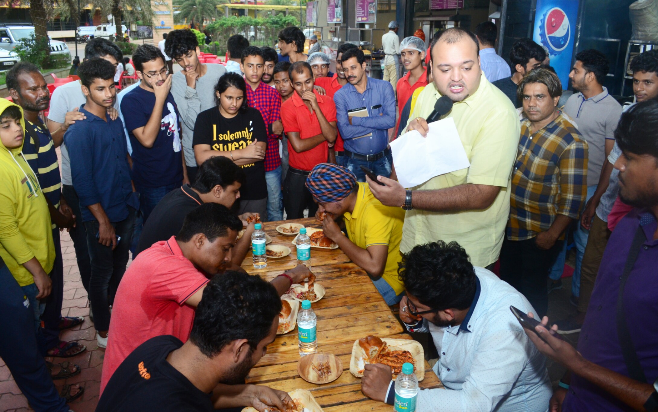 ಚಿಕನ್ ತಿನ್ನುವ ಸ್ಪರ್ಧೆಯ ವಿಜೇತರು