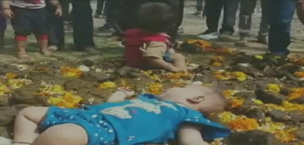 ಆರೋಗ್ಯ ಕಾಪಾಡುವ ಸಲುವಾಗಿ ಮಕ್ಕಳನ್ನು ಸೆಗಣಿಯ ಮೇಲೆ ಮಲಗಿಸಿದರು!