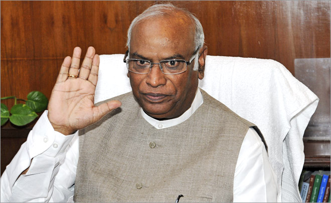 ಗುಜರಾತ್ ಚುನಾವಣೆ ಹಿನ್ನೆಲೆಯಲ್ಲಿ ಜಿಎಸ್ ಟಿ ಕಡಿಮೆ ಮಾಡಲು ಪ್ರಧಾನಿ ಮುಂದಾಗಿದ್ದಾರೆ