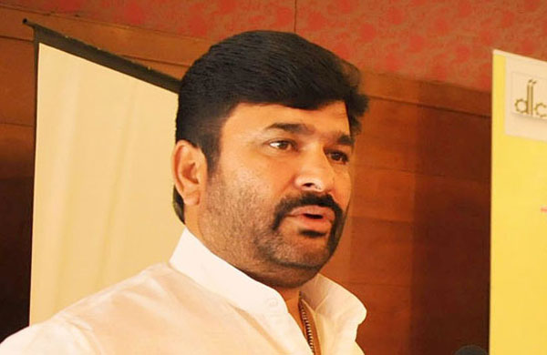 ಬಿಜೆಪಿ-ಆರೆಸ್ಸೆಸ್ ನವರು ಮೊದಲು ತಮ್ಮ ಮನೆಯಲ್ಲಿ ದನ ಸಾಕಲಿ: ವಿನಯ್ ಕುಲಕರ್ಣಿ