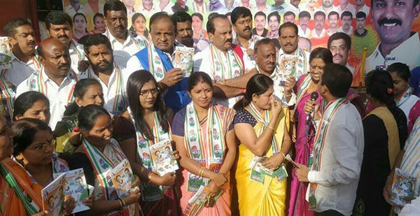 ಬೆಂಗಳೂರು: ಯಲಹಂಕದಲ್ಲಿ ‘ಮನೆ ಮನೆಗೆ ಕಾಂಗ್ರೆಸ್’ ಕಾರ್ಯಕ್ರಮ