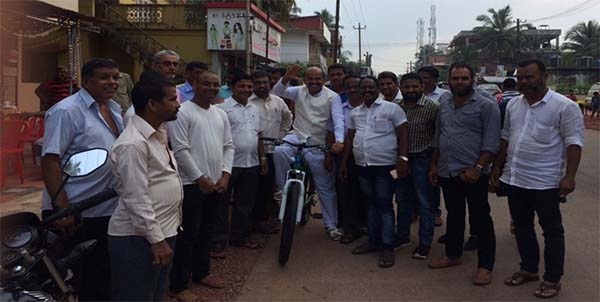 ಸೈಕಲ್ ಚಲಾಯಿಸುವುದರ ಮೂಲಕ ಶಾಸಕ ಮೊಯ್ದಿನ್ ಬಾವರಿಂದ ಶಾಪ್ ಉದ್ಘಾಟನೆ