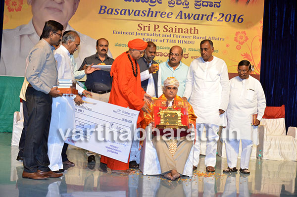 ಪಿ. ಸಾಯಿನಾಥ್‌ಗೆ ಬಸವಶ್ರೀ ಪ್ರಶಸ್ತಿ ಪ್ರದಾನ