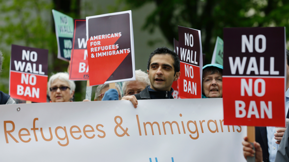 ಡೊನಾಲ್ಡ್ ಟ್ರಂಪ್ ರ ‘ನಿರಾಶ್ರಿತರಿಗೆ ನಿಷೇಧ’ ಅವಧಿ ಅಂತ್ಯ