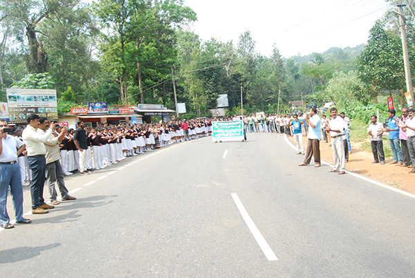 ಕಾವೇರಿ ತಾಲೂಕು ರಚನೆಗೆ ಒತ್ತಾಯ: ರಸ್ತೆ ತಡೆ, ಪ್ರತಿಭಟನೆ