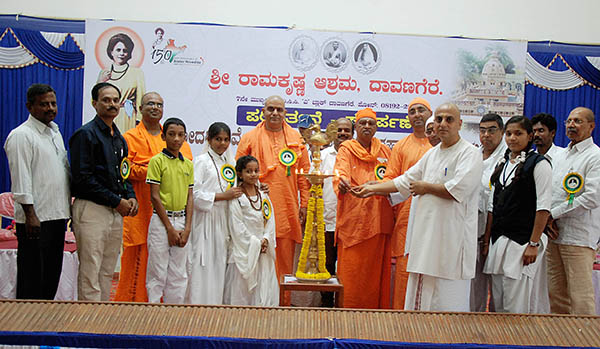 ವಿದ್ಯಾರ್ಥಿಗಳು ಆದರ್ಶ ವ್ಯಕ್ತಿಗಳ ದಾರಿಯಲ್ಲಿ ಬದುಕು ರೂಪಿಸಿಕೊಳ್ಳಬೇಕು: ಆತ್ಮಜ್ಞಾನಂದಜೀ ಮಹಾರಾಜ್