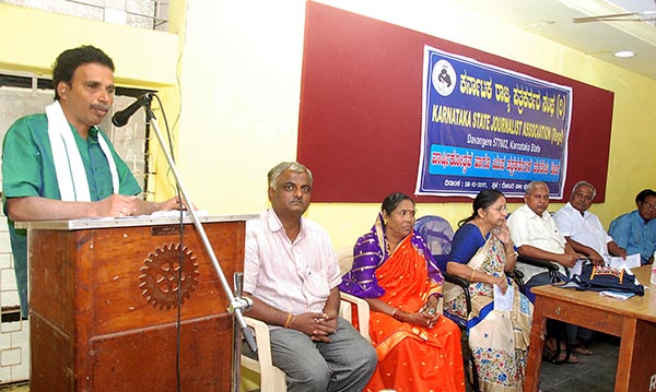 ರೈತರ ಹೋರಾಟಗಳು ಯಶಸ್ವಿಯಾಗಲು ಪತ್ರಿಕೆಗಳ ಪಾತ್ರ ಮಹತ್ತರ: ತೇಜಸ್ವಿ ಪಟೇಲ್