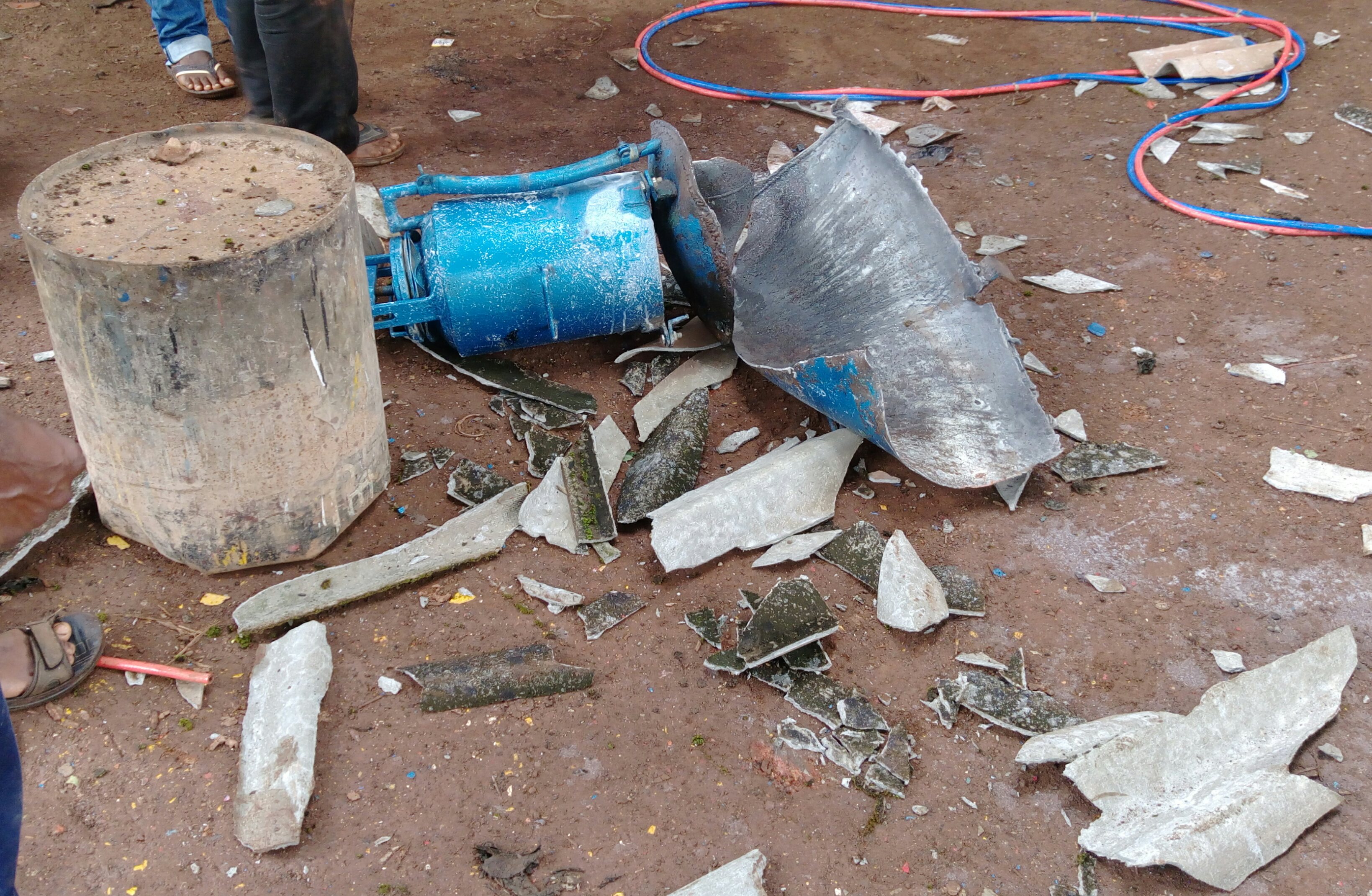 ಸಿಲಿಂಡರ್ ಸ್ಫೋಟ: ಗ್ಯಾರೇಜ್ ಮೇಲ್ಛಾವಣಿಗೆ ಹಾನಿ