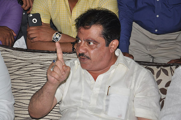 ತಾಕತ್ತಿದ್ದರೆ ರೇವಣ್ಣ ನನ್ನ ವಿರುದ್ಧ ಸ್ಪರ್ಧಿಸಿ ಗೆಲ್ಲಲಿ: ಜಮೀರ್ ಅಹ್ಮದ್