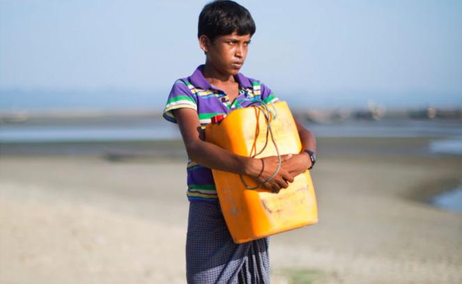 ಪ್ಲಾಸ್ಟಿಕ್ ಡಬ್ಬದ ಸಹಾಯದಿಂದ ಸಮುದ್ರ ದಾಟಿ ಬಾಂಗ್ಲಾ ತಲುಪಿದ ರೊಹಿಂಗ್ಯಾ ಬಾಲಕ