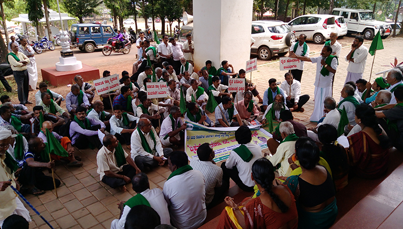 ಸರ್ಕಾರ ರೈತರನ್ನು ಕತ್ತಲಲ್ಲಿರಿಸಿದೆ-ಧನಕೀರ್ತಿ ಬಲಿಪ