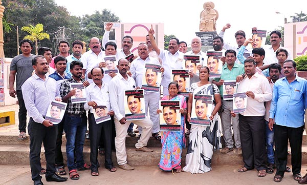 ದಾವಣಗೆರೆ : ಅನಂತ್ ಕುಮಾರ್ ಹೆಗಡೆ,ಈಶ್ವರಪ್ಪ ವಿರುದ್ಧ ಕಾಂಗ್ರೆಸ್ ಪ್ರತಿಭಟನೆ