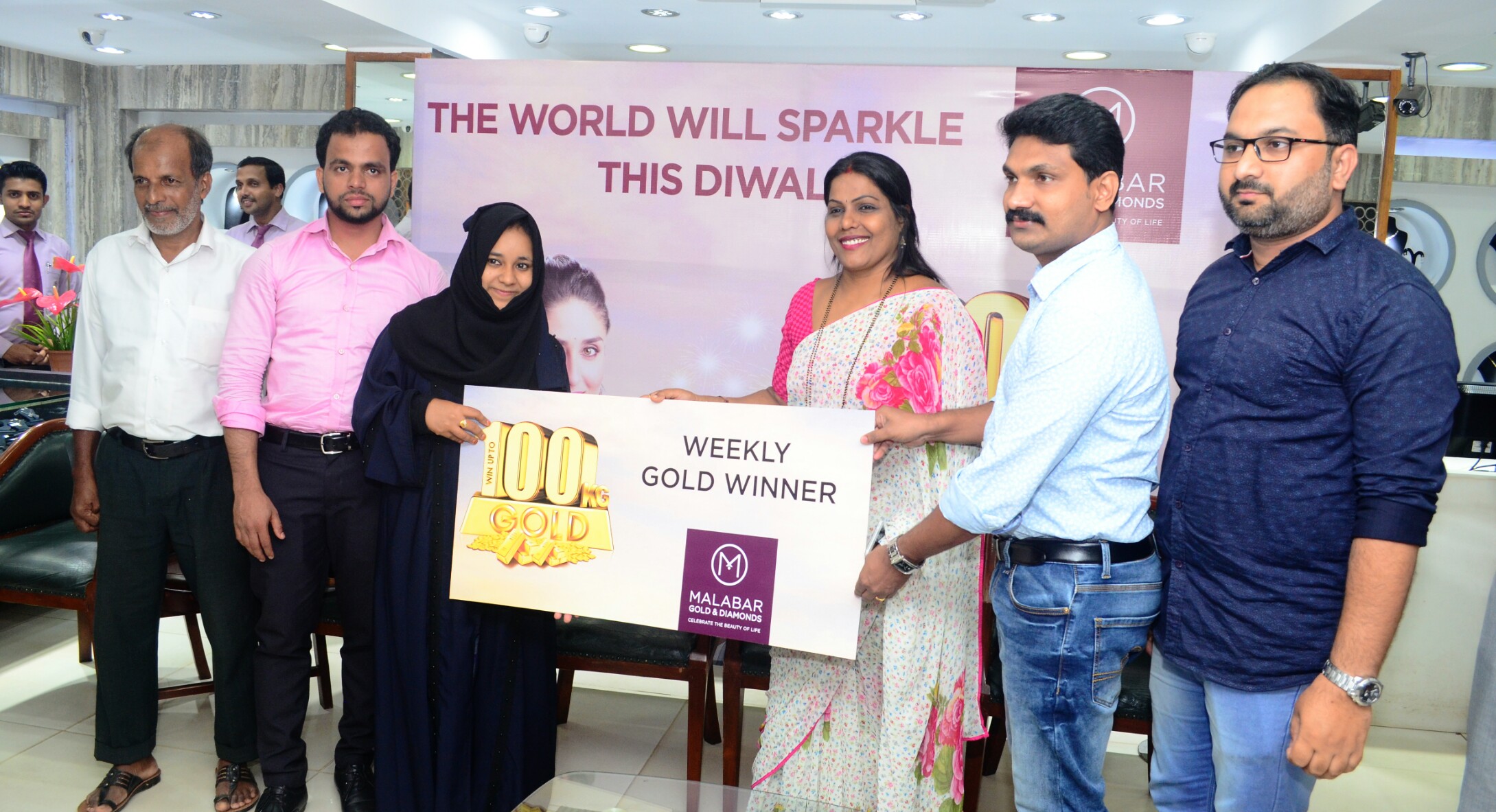 ​ಮಲಬಾರ್ ಗೋಲ್ಡ್ : ಅದೃಷ್ಟ ಗ್ರಾಹಕಿಗೆ ಬಹುಮಾನ ವಿತರಣೆ